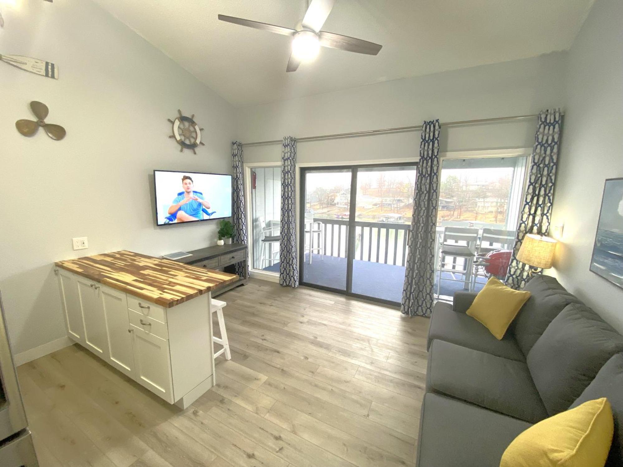 אוסייג' ביץ' B Lakefront! Remodeled, Boat Slip, Patio Views, Pool, Boat Ramp, Wifi מראה חיצוני תמונה